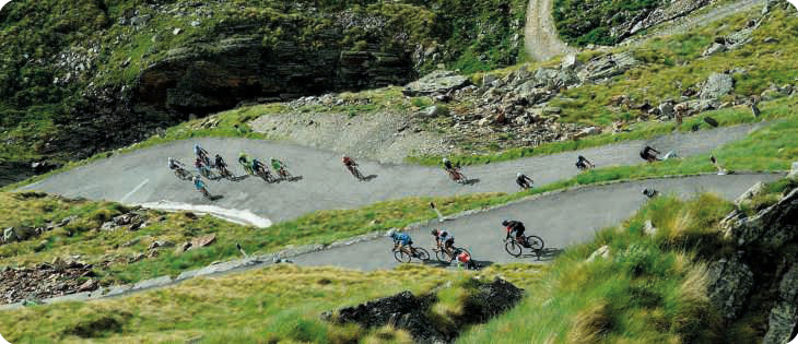 Granfondo Gavia Mortirolo 2026 - Week - Atleti su tornanti